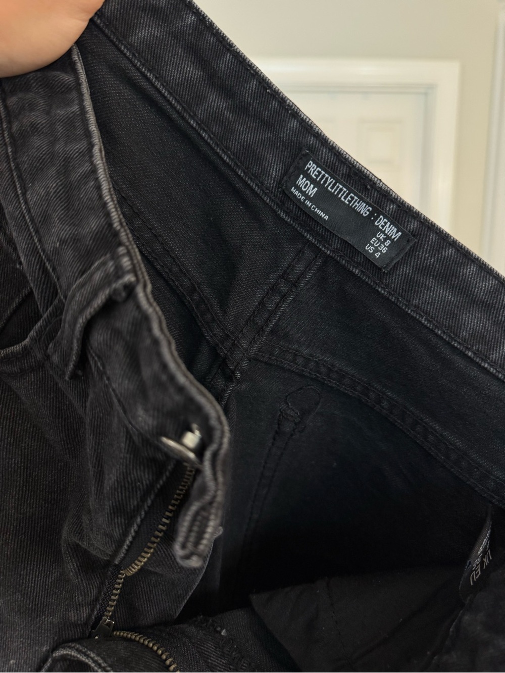 PrettyLittleThing Open Thigh Distressed Mom Jeans Black - Picture 5 of 7